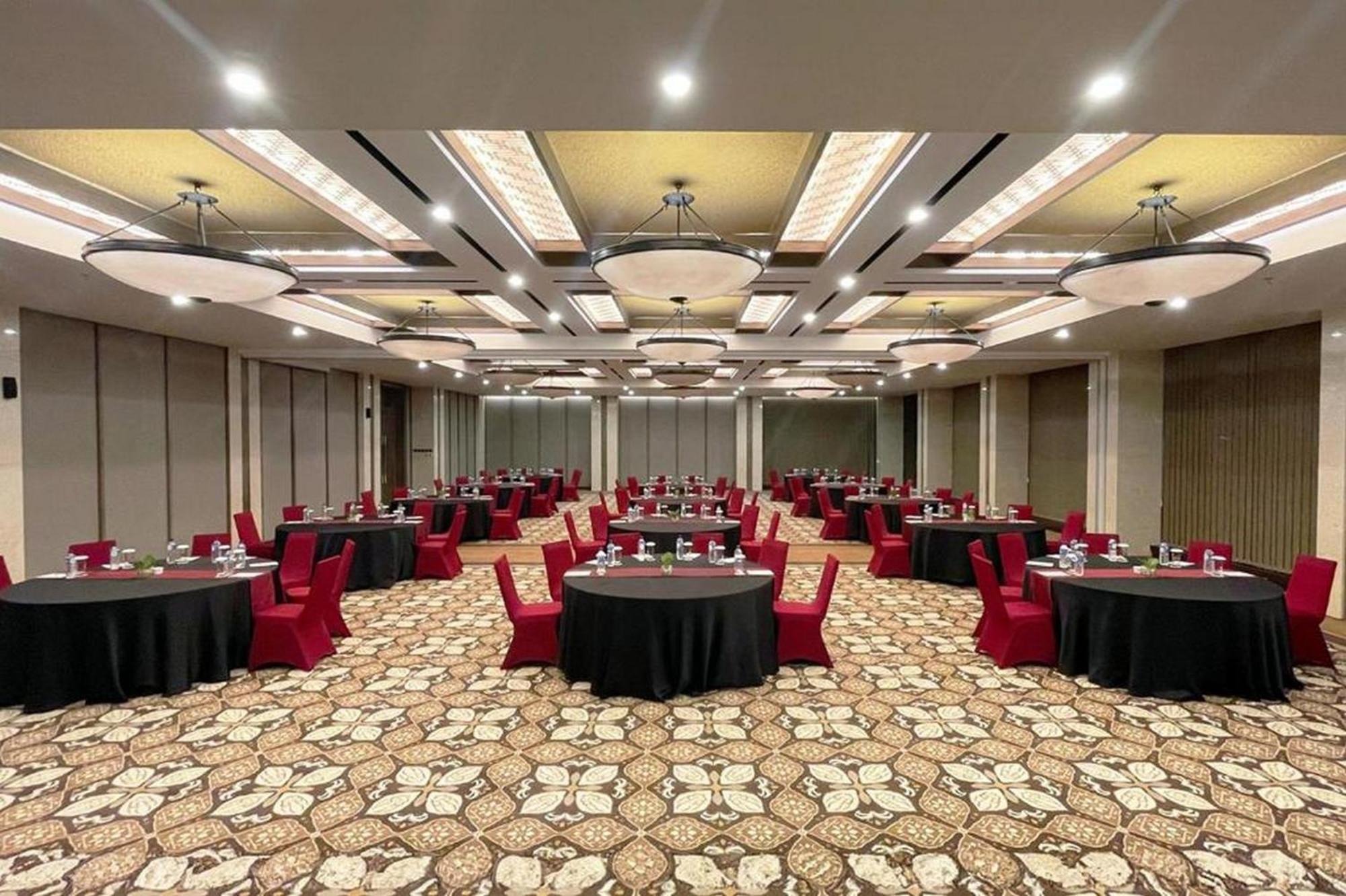 Swiss-Belhotel Airport Yogyakarta Temon Buitenkant foto