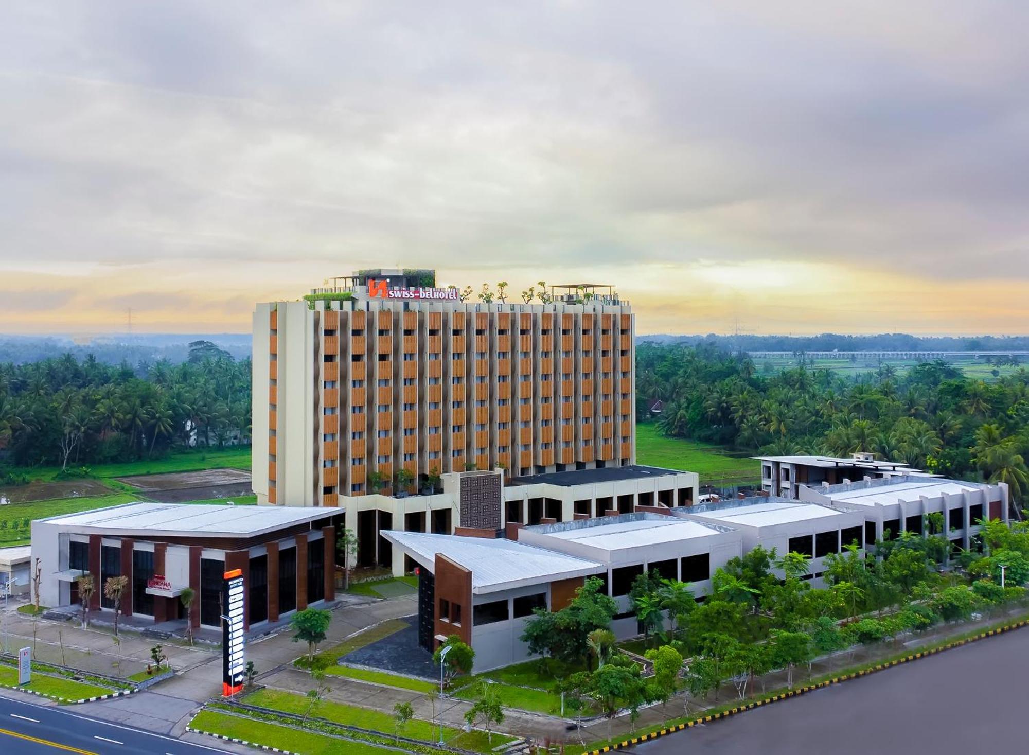 Swiss-Belhotel Airport Yogyakarta Temon Buitenkant foto