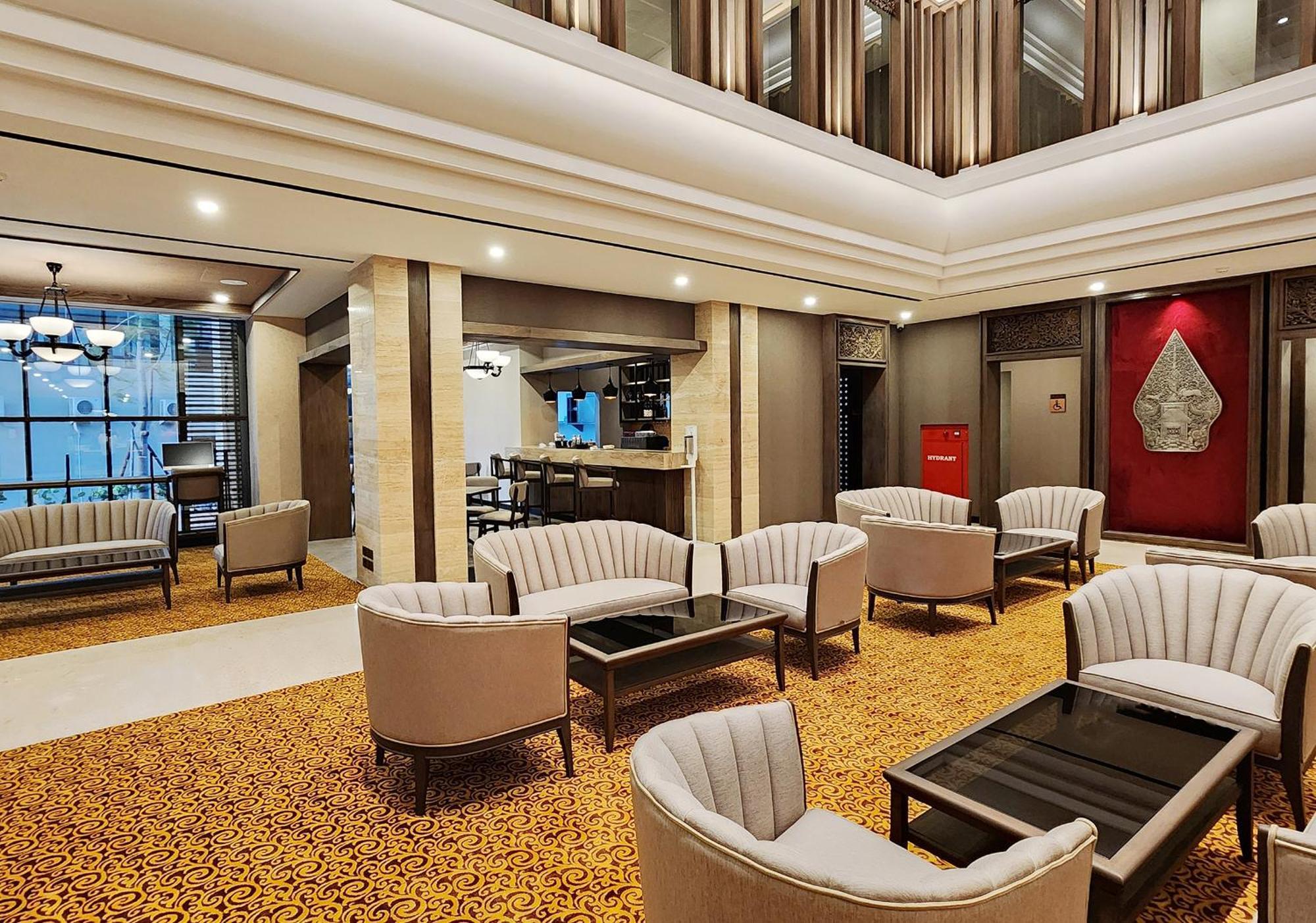 Swiss-Belhotel Airport Yogyakarta Temon Buitenkant foto